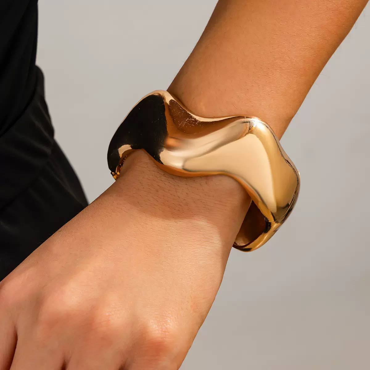 Trendy Shein Style Chinese Gold Bracelet S1