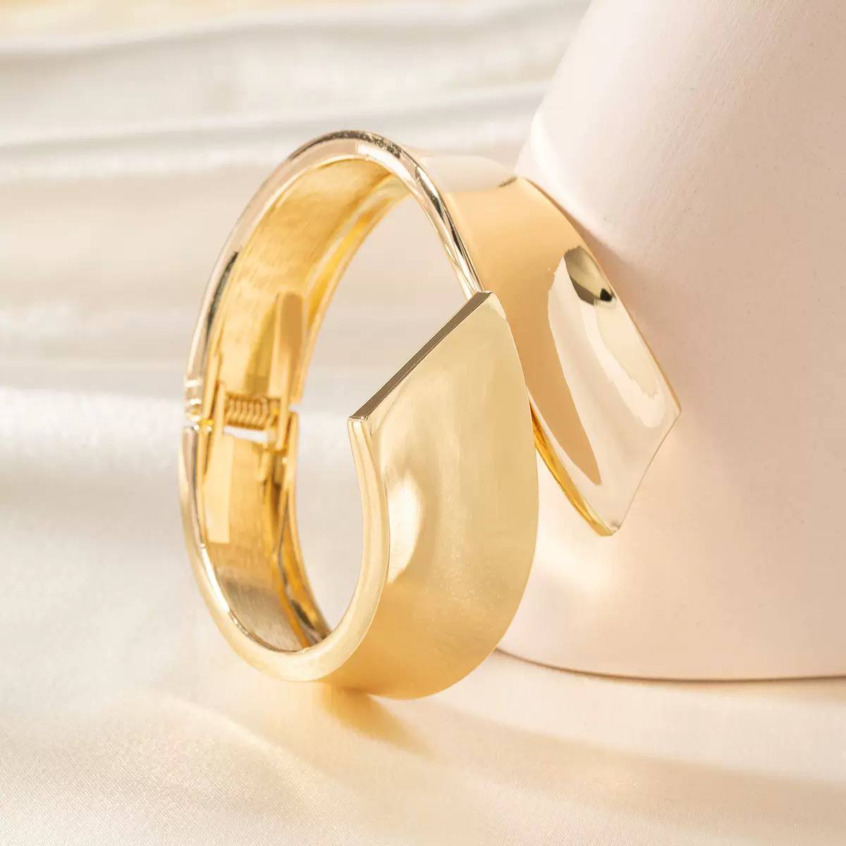 Trendy Shein Style Chinese Gold Bracelet S1
