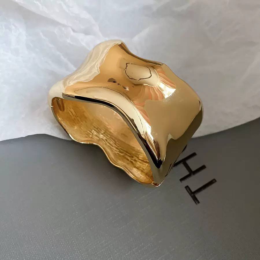 Trendy Shein Style Chinese Gold Bracelet    S1