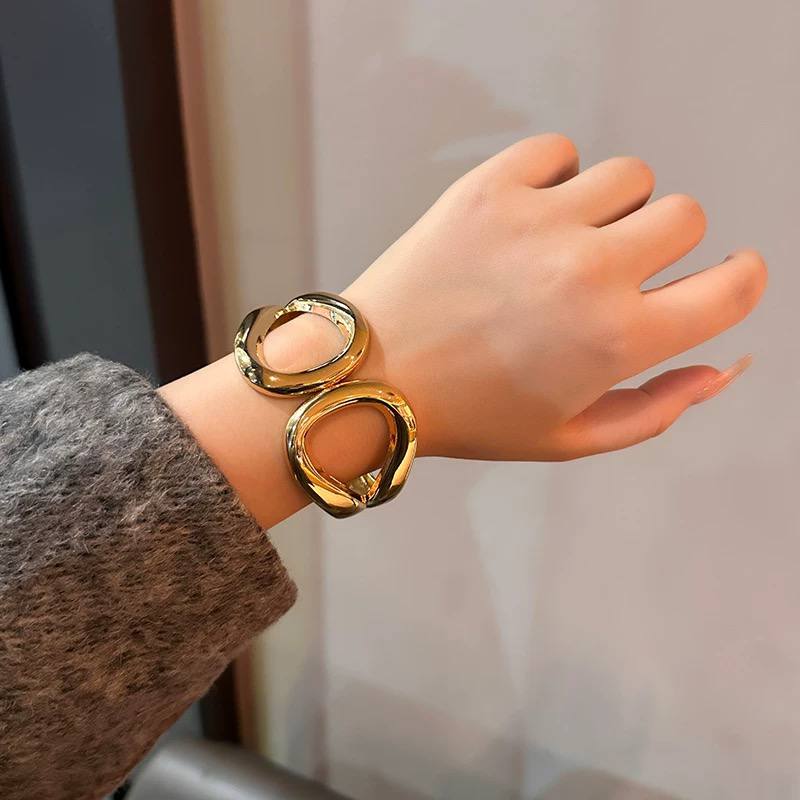 Trendy Shein Style Chinese Gold Bracelet     S1
