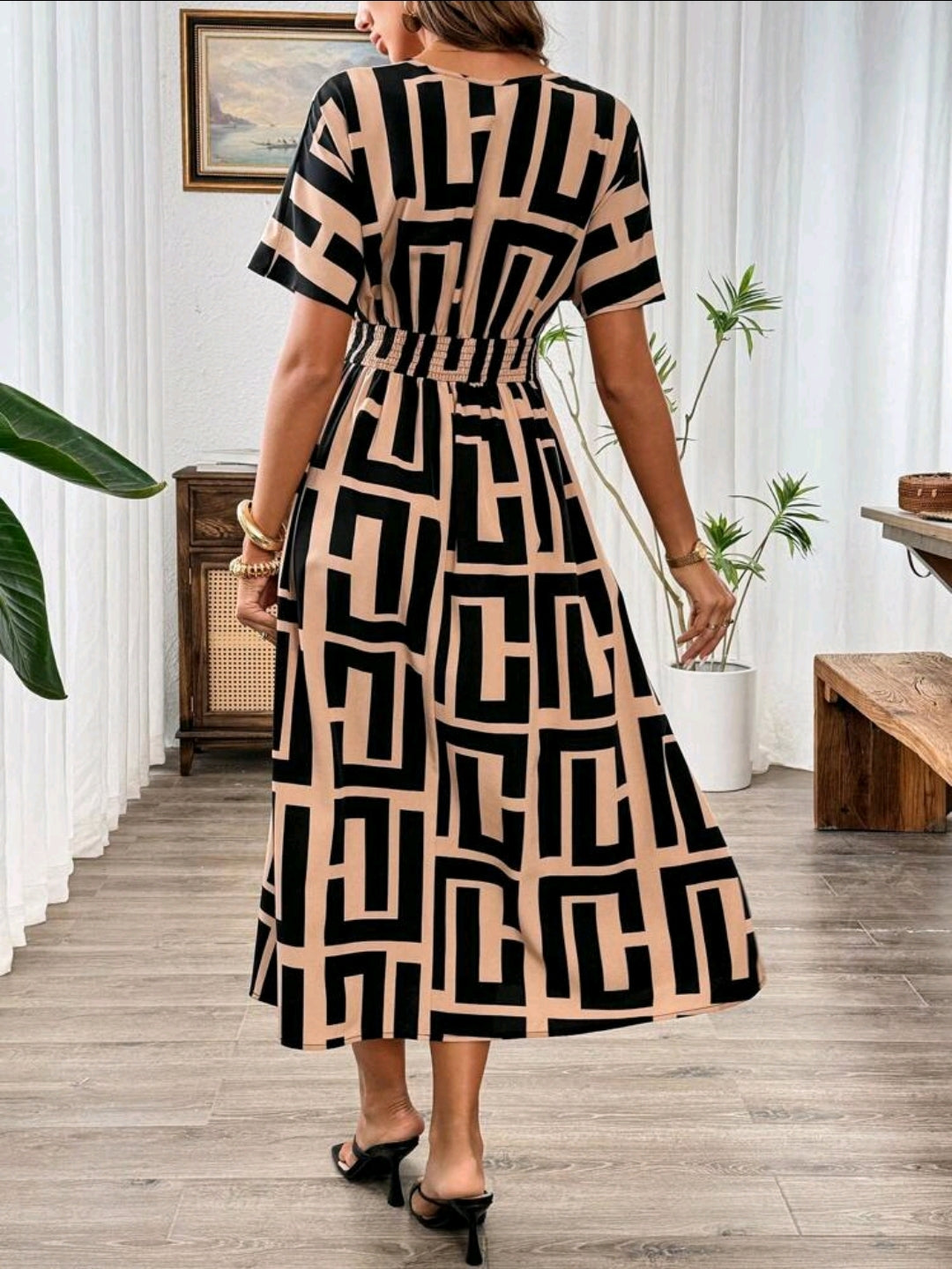 Product Name:
SHEIN Clasi Long Sleeve A-Line Maxi Dress with Solid/Printed Design and Cinched Waist